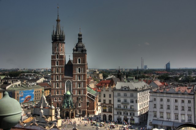 St Mary's Basilica above the Krakow Cloth Hall @Klearchos Kapoutsis/flickr
