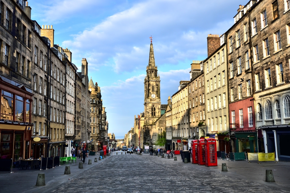 Edinburgh The Heart of Scotland. Amazing Places The Travel Enthusiast