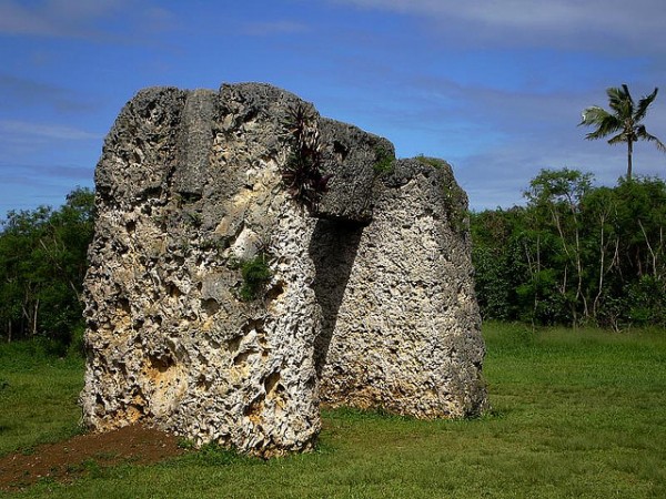 An example of the Trilithon of Ha'amonga 'a Maui ©Tony Bowden/flickr