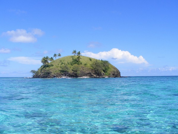 An uninhabitated island in Fiji. Scenic places like these are quintessential ©Chris Isherwood/flickr
