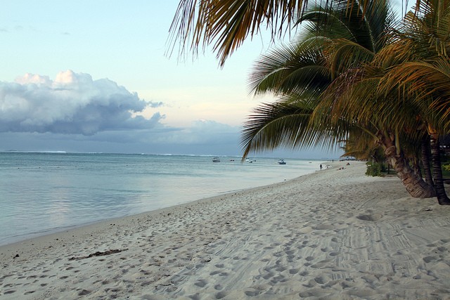 White sandy beaches like these are common on the island ©flowcomm/flickr