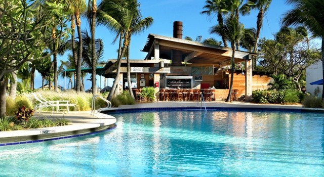 Pool and bar at Hilton Aruba Caribbean