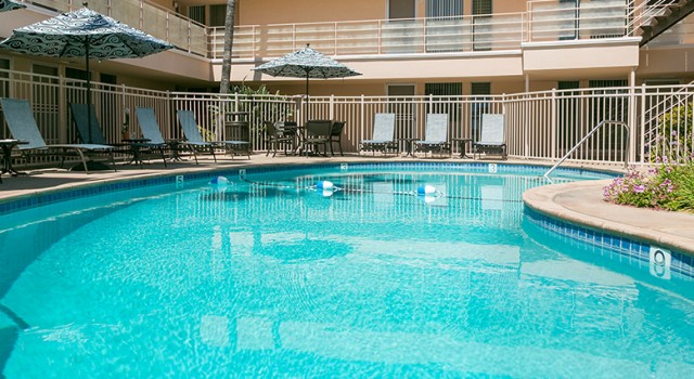 Outdoor pool at La Jolla Riviera Inn
