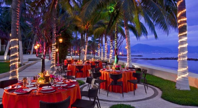 Beachfront dining at Westin Resort and Spa