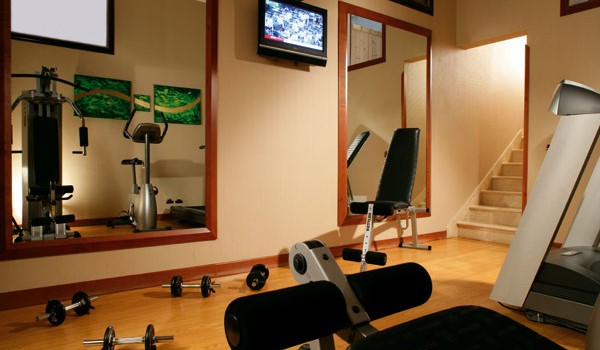 The gym at Hotel Diocleziano Rome
