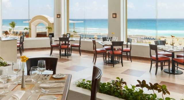 Albatros restaurant at Gran Caribe Resort