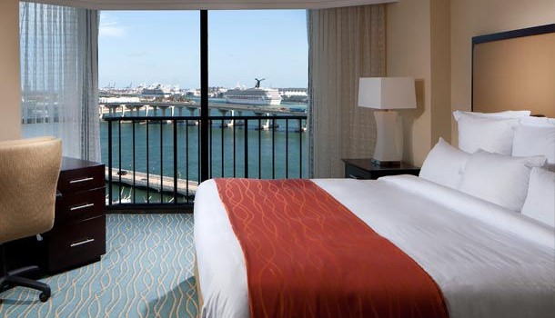 King room at Miami Marriott Biscayne Bay