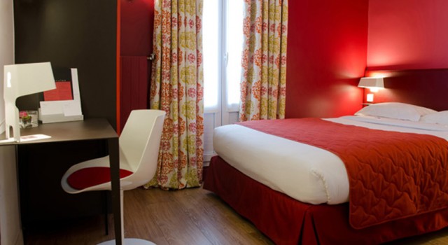 Single guest room at Hotel Tivoli Paris