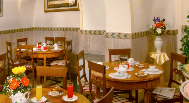Breakfast room at Villa San Lorenzi Maria Hotel