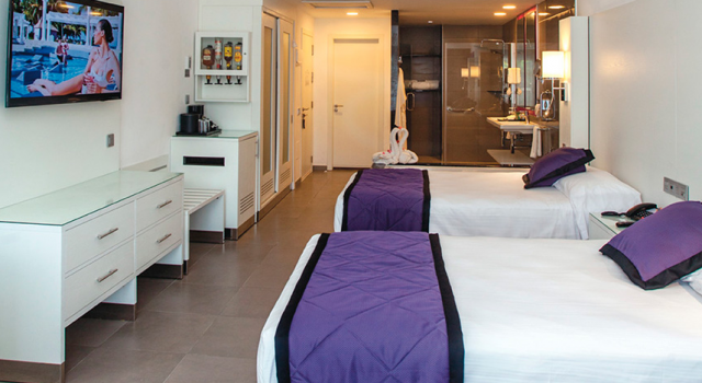 Junior suite at Hotel Riu Palace Macao